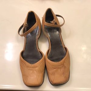 Bandolino Camel colored Mary Jane shoes
